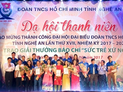 Tưng bừng Dạ hội thanh niên và trao Giải báo chí 'Sức trẻ xứ Nghệ'