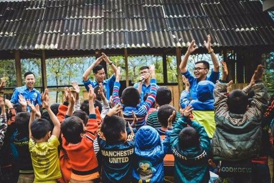 Sinh viên Nghệ - Tĩnh gom ve chai gây quỹ ủng hộ người vô gia cư