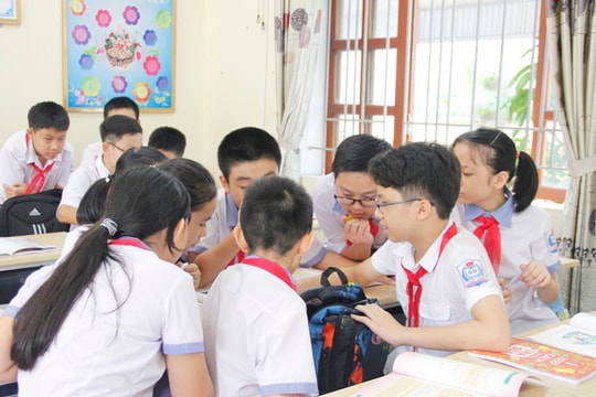 Ai chịu trách nhiệm về chương trình trường học mới VNEN ?