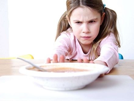 Những sai lầm của cha mẹ có thể khiến con thấp lùn