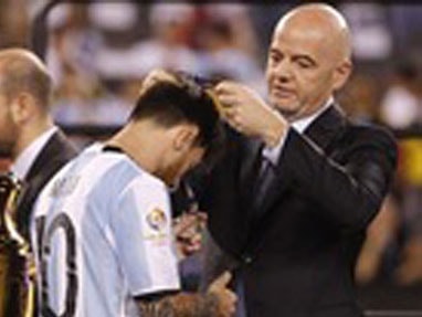 Chủ tịch FIFA: 'Messi vẫn phải vô địch World Cup'