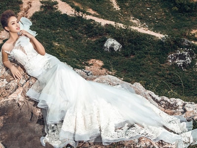 Thanh Vân Hugo khoe dáng trong váy cưới