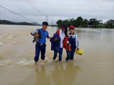 Nước ngập băng nhiều xã ở Thanh Chương