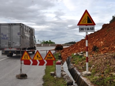 Thanh Chương: Sạt lở hàng trăm khối đất đá tại rú Nguộc
