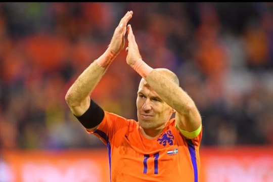 Robben chia tay đội tuyển Hà Lan