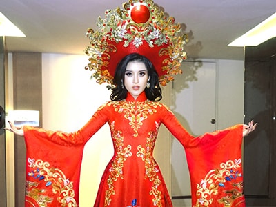 Huyền My ấn tượng với áo dài lộng lẫy