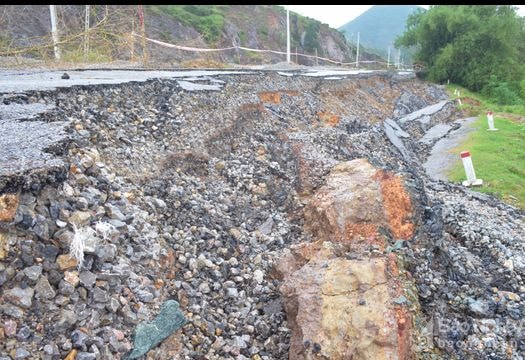 Sự cố sạt trượt đường ở Hưng Nguyên: cần rà soát lại các vị trí xung yếu