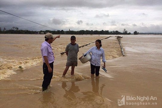Nghệ An: Nguy cơ lũ chồng lũ, người dân khốn đốn