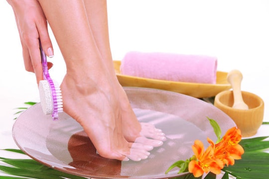 Cách chăm sóc đôi chân mùa thu - đông