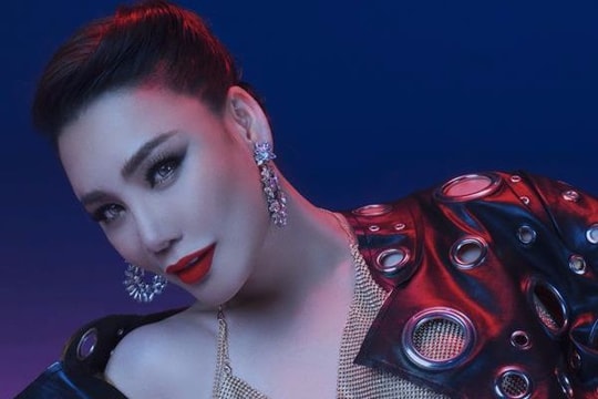 Hồ Quỳnh Hương chụp ảnh sexy mừng tuổi 36