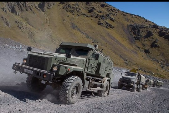 Dàn xế 'khủng' vượt mọi địa hình của Quân đội Nga