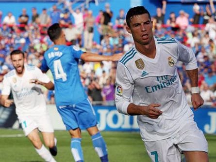 Ronaldo giải cơn khát bàn thắng, đem về 3 điểm cho Real