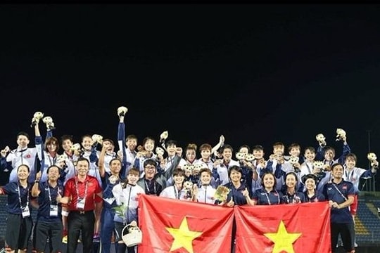 HLV Mai Đức Chung bác thông tin chỉ đạo cầu thủ nữ mua tivi tặng BHL