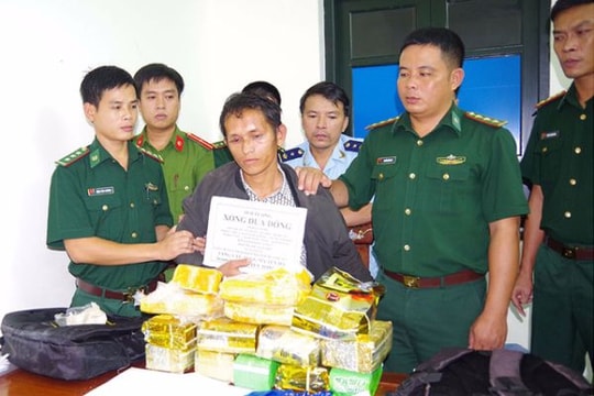 Bắt vụ vận chuyển 10kg ma túy đá, 20.000 viên ma túy tổng hợp