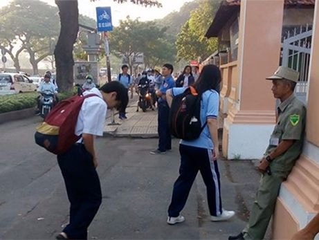 Cô giáo Nghệ An hạnh phúc với bài văn nghị luận của học trò