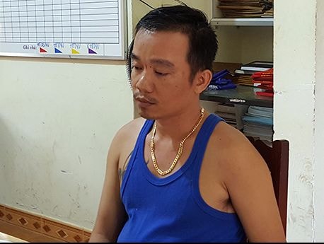 Phun vòi rồng khống chế kẻ giết người tình, ôm bình gas cố thủ