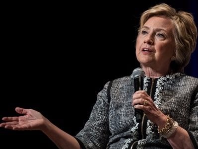 Bà Hillary Clinton chỉ trích chính sách của Trump về Iran và Triều Tiên