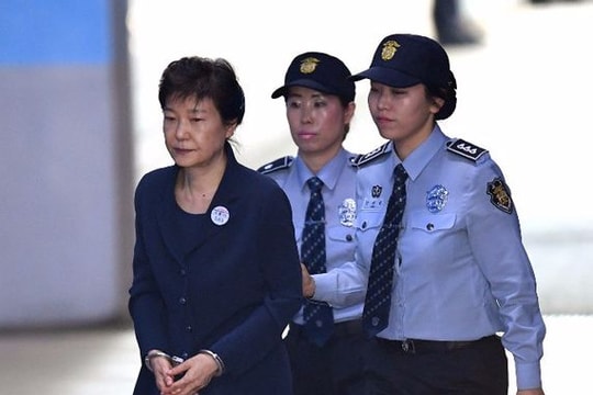 Cựu Tổng thống Hàn Quốc 'gánh' mọi trách nhiệm thay cấp dưới