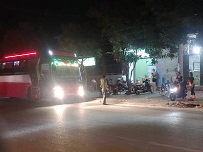 Tràn lan xe hợp đồng 'đội lốt' xe khách