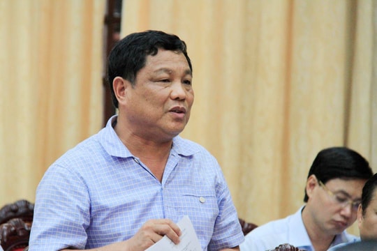 Chức vụ thật, bổng lộc thật, dùng bằng giả khó mà từ chức