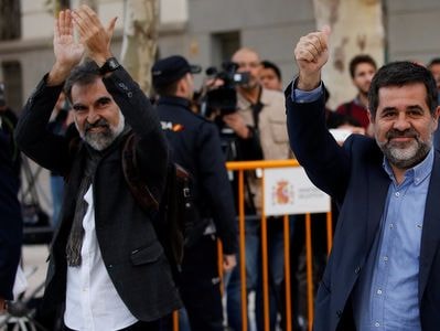 Tây Ban Nha tống giam hai thủ lĩnh ủng hộ Catalonia ly khai