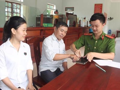 'Quên tên, 'quên' tuổi - người dân khó cấp đổi CMND