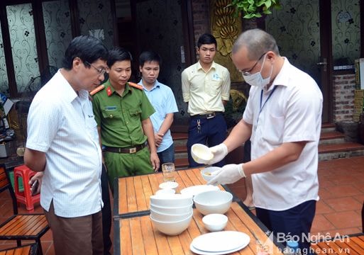 Điểm danh 6 nhà hàng bị phạt vi phạm vệ sinh an toàn thực phẩm tại Nghệ An