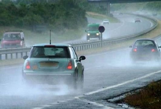 Những hỏng hóc ô tô thường gặp trong mùa mưa