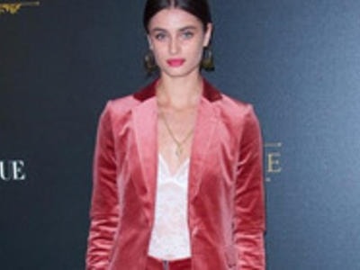 Sự trở lại ấn tượng của chất liệu nhung