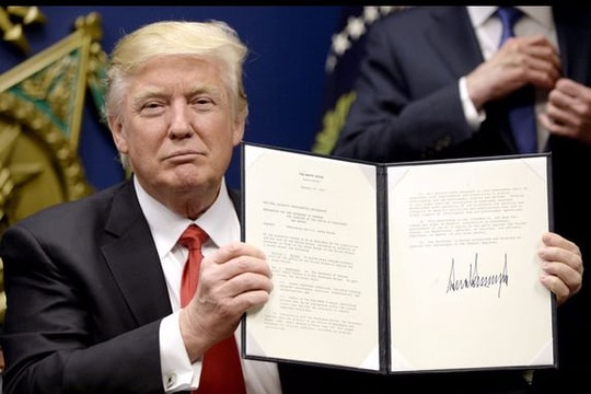Tòa chặn lệnh cấm nhập cảnh của Tổng thống Trump