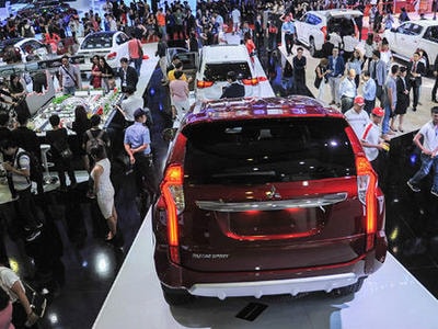 Những 'chiêu trò' giảm giá, tranh giành khách của các đại lý ô tô