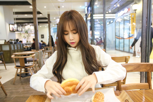 3 thói quen xấu vào bữa trưa khiến vòng eo phình to