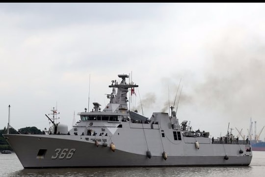 Chiến hạm tàng hình Hải quân Indonesia thăm Việt Nam