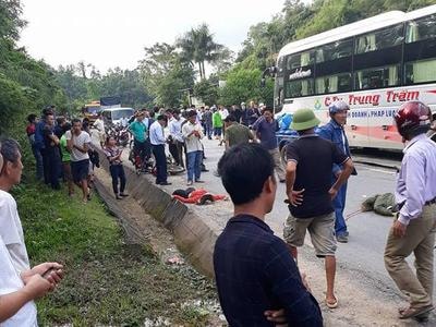 Va chạm với xe giường nằm, hai phụ nữ chết thảm trên quốc lộ