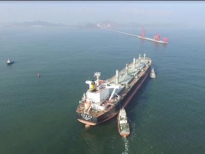 Tàu khủng cập cảng quốc tế Nghệ An