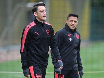 Ozil tung tin sốc: Bỏ Arsenal gia nhập MU