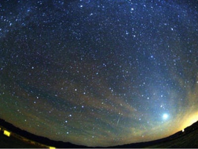 Đêm nay 20/10, Việt Nam đón mưa sao băng Orionids tuyệt đẹp