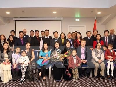 Phó Chủ tịch nước gặp mặt thân mật cộng đồng người Việt tại Latvia