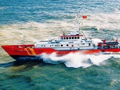 Tàu cứu nạn hàng hải SAR 273 rời biển Cửa Lò tìm kiếm 3 thuyền viên mất liên lạc trên biển