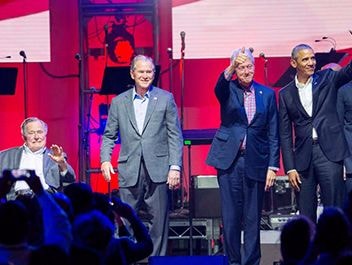 5 cựu tổng thống Mỹ cùng xuất hiện tại buổi hòa nhạc gây quỹ