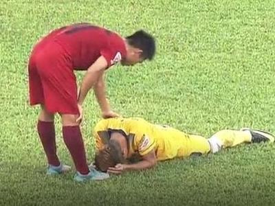 Để thủng lưới 6 bàn, điều gì đang xảy ra với Nguyên Mạnh và đồng đội?