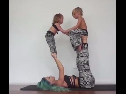 Mẹ trẻ làm một công đôi việc khiến ai cũng 'phát thèm'