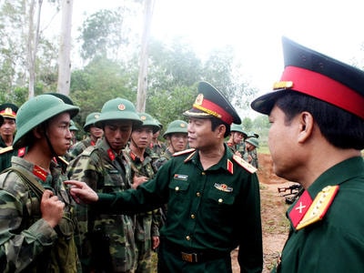 Bộ Tư lệnh Quân khu 4 kiểm tra sẵn sàng chiến đấu tại Sư đoàn 324