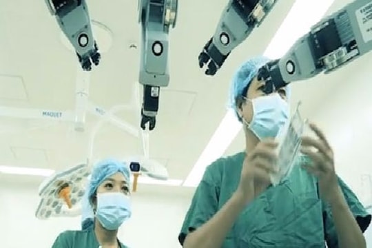 Xem Robot mổ trong không gian ba chiều