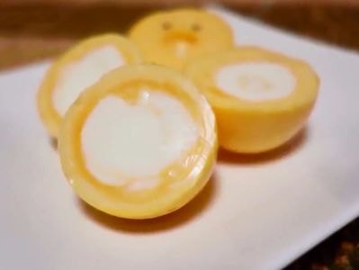 Cách luộc trứng lòng trắng biến thành lòng đỏ