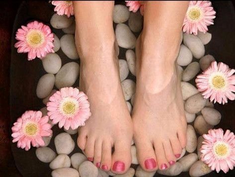 5 công dụng diệu kỳ của bài thuốc ngâm chân bằng nước muối ấm