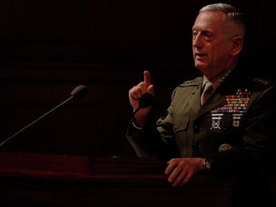 Bộ trưởng Quốc phòng Mỹ bình luận về việc Nga cung cấp vũ khí cho Philippines