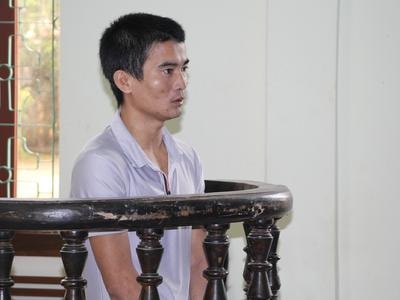 Lẻn vào nhà dân, dùng vam phá khóa trộm xe máy