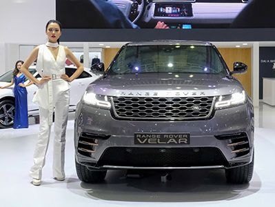 Range Rover Velar giá từ 4,9 tỷ đồng cho đại gia Việt Nam