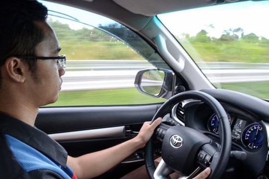 4 sai lầm của 'tài mới' khi lái ô tô số tự động